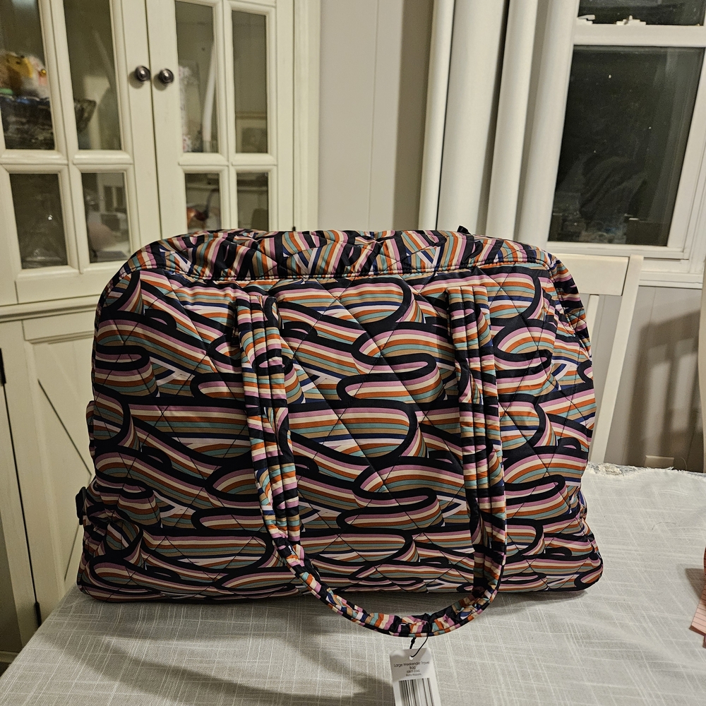 Vera Bradley Large Travel Bag 21." W X 14.5 H X 8.5 D BRAND NEW